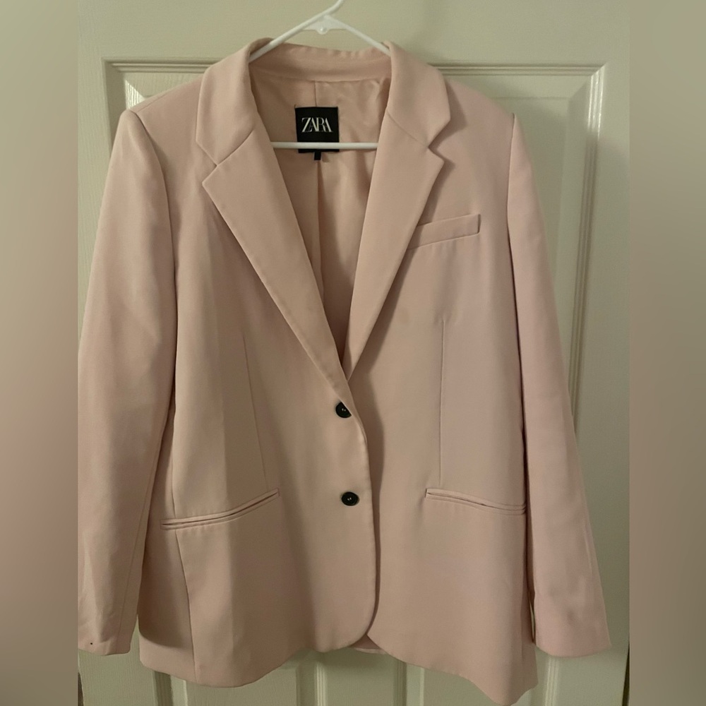 Light pink oversized blazer from Zara
